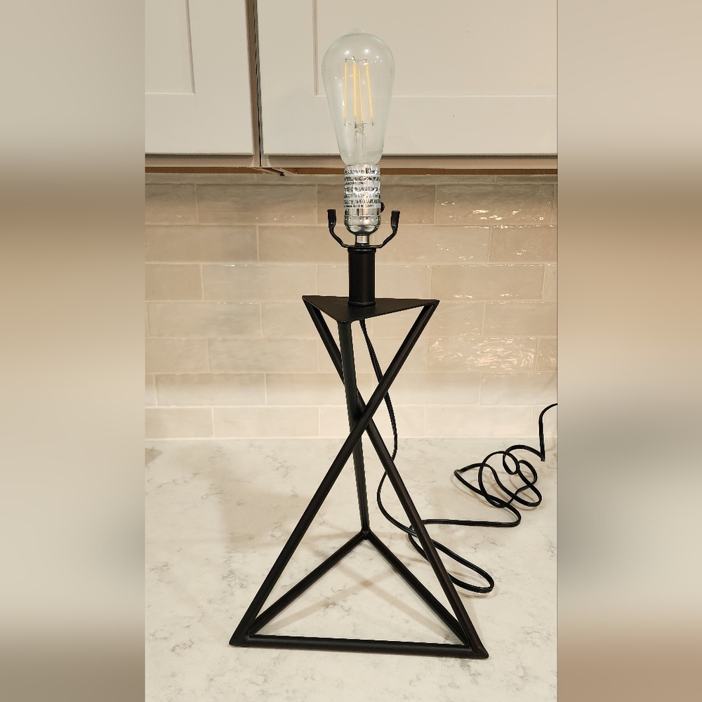 Comtemporary Style Black Metal 19" Table Lamp Wifh Edison Bulb
